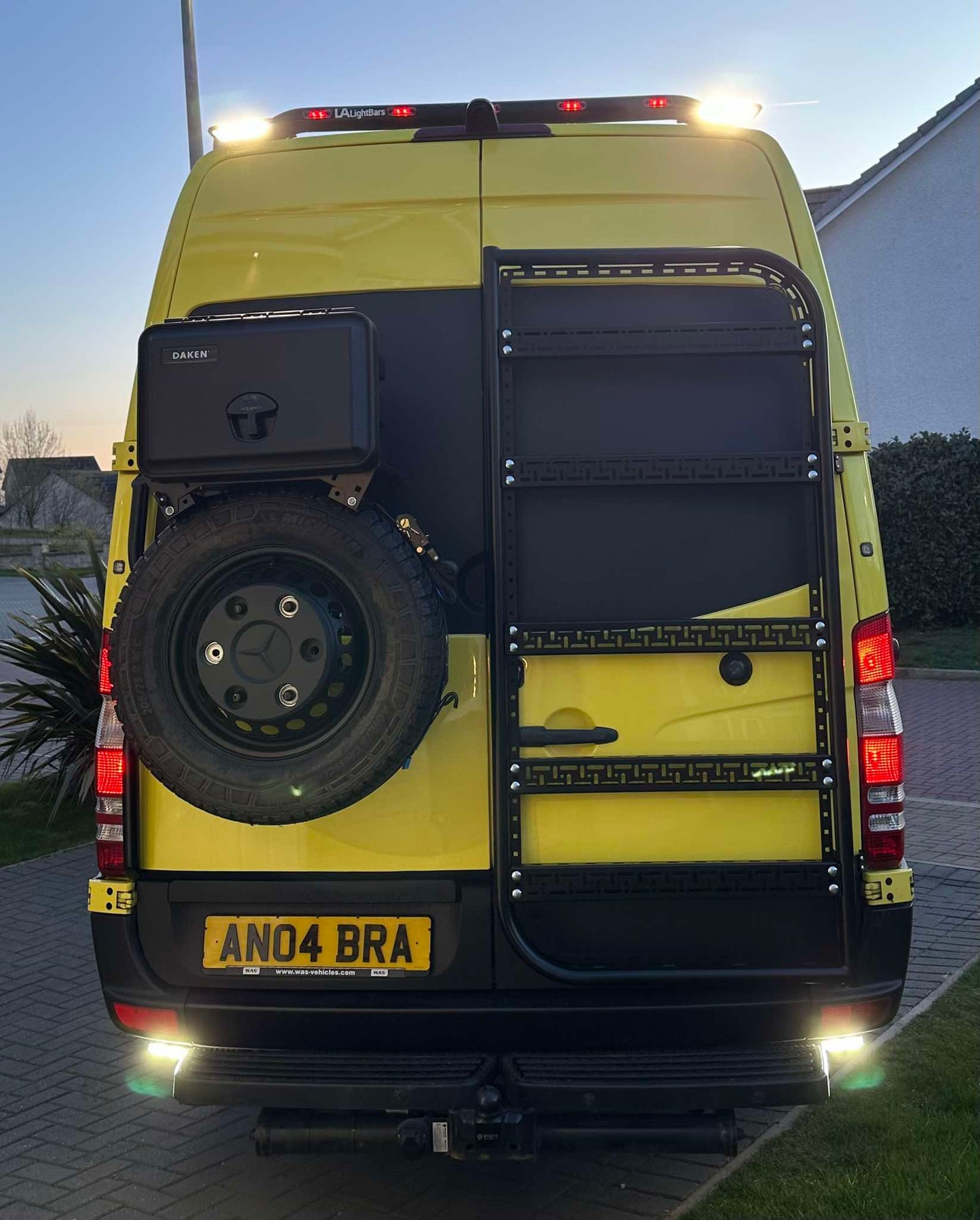 MERCEDES SPRINTER 906, VOLKSWAGEN CRAFTER 2006-2017 Wheel Carrier - LH