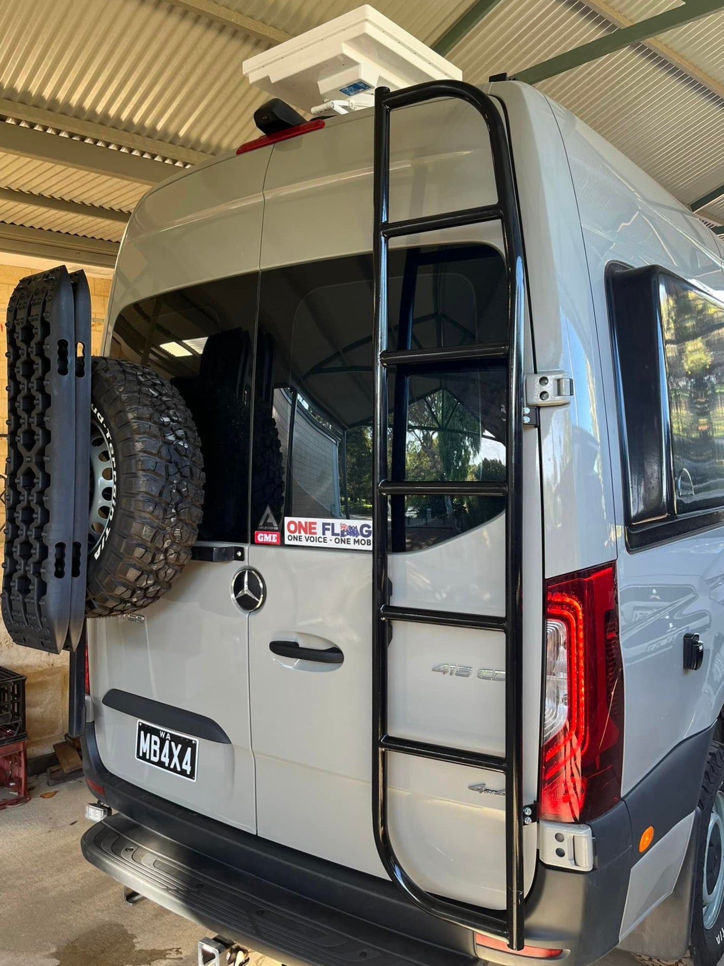 MERCEDES SPRINTER 907 2018+ Rear Door Tubular Ladder - RH