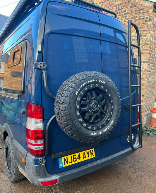 NEU ** Mercedes Sprinter 906 / Volkswagen Crafter Rohrförmiger Reserveradträger für die Hintertür