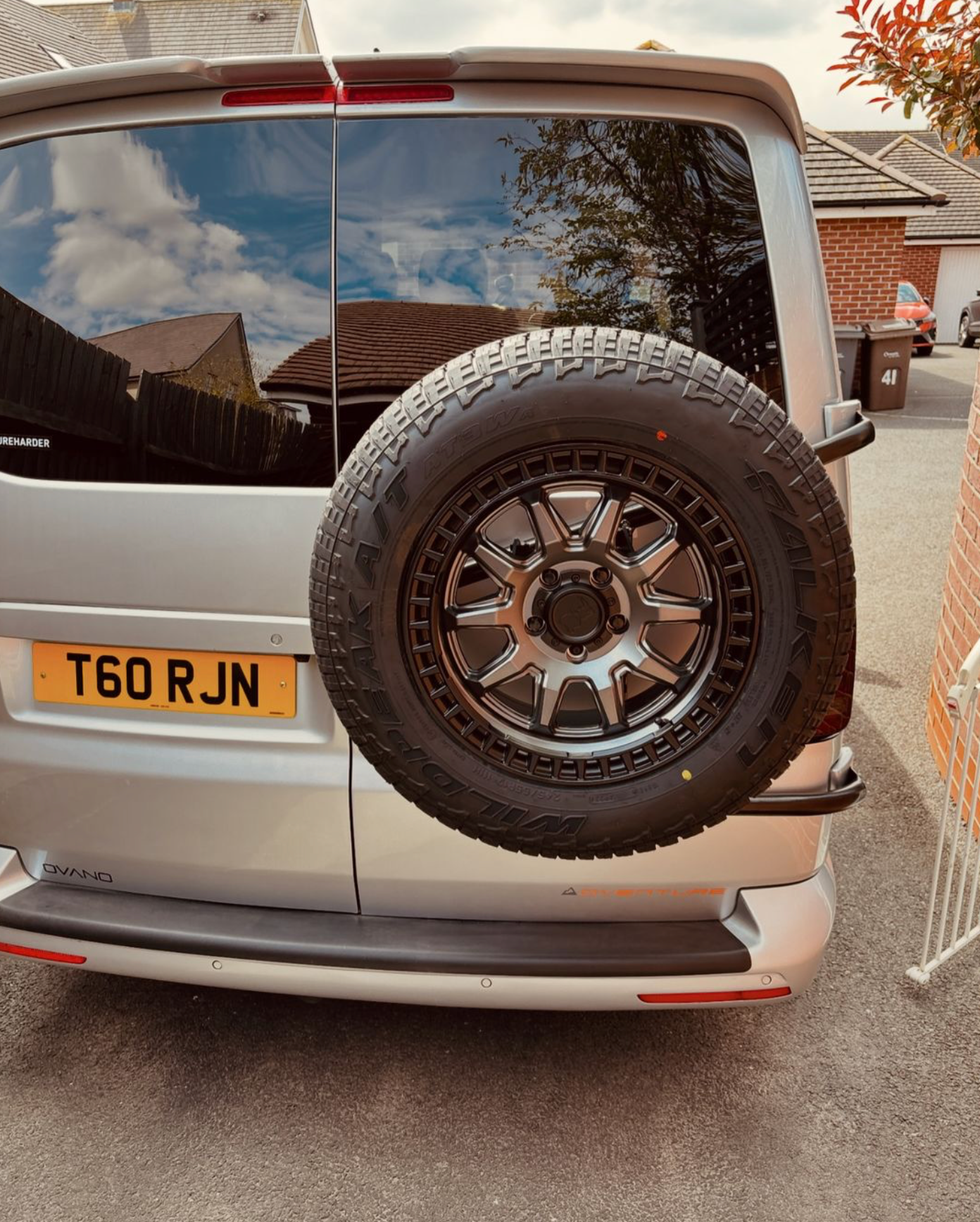 VOLKSWAGEN TRANSPORTER T5/T6 Wheel Carrier - RH