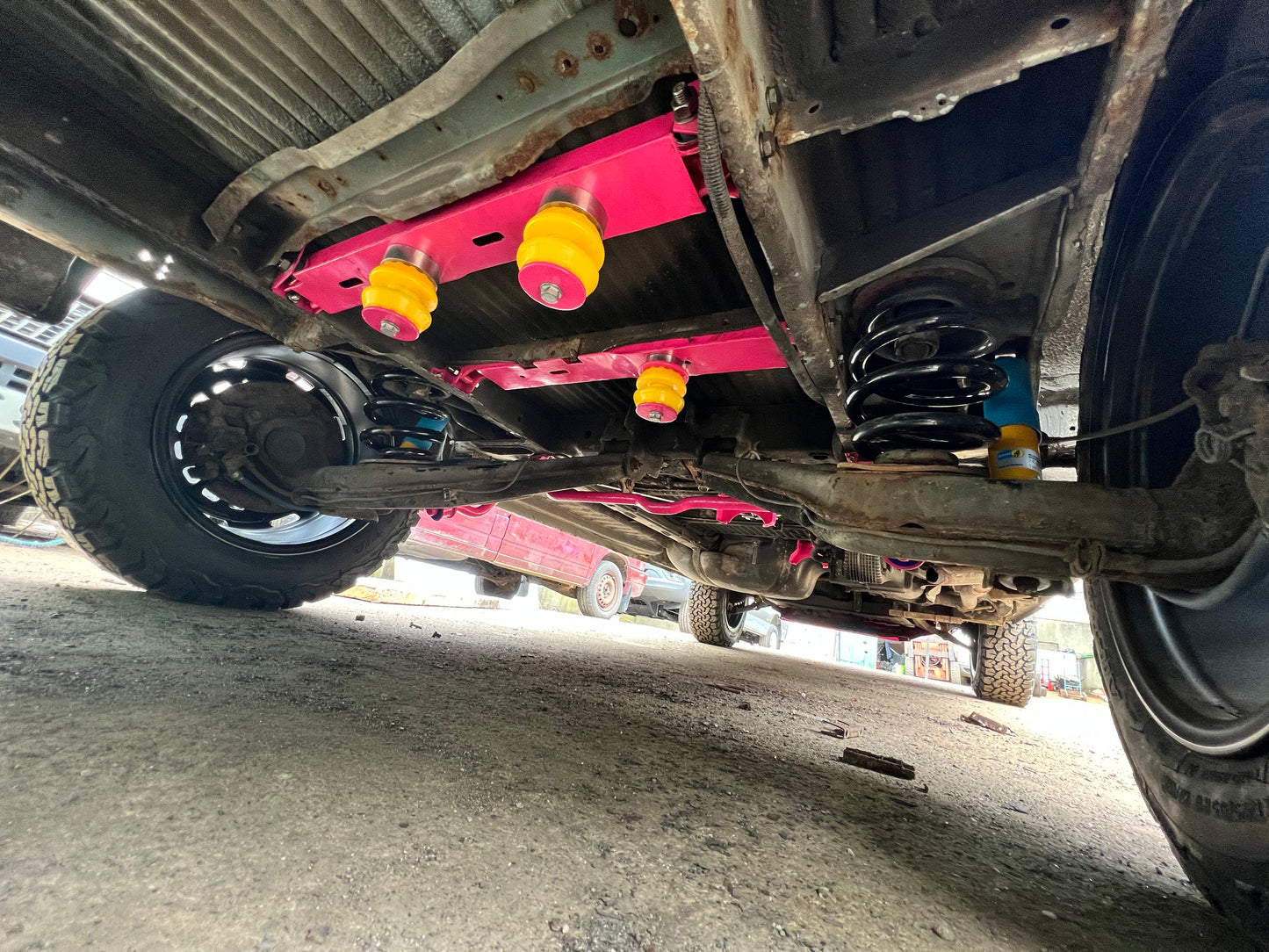 Reparaturbleche für den hinteren Querträger des Volkswagen T4 Syncro