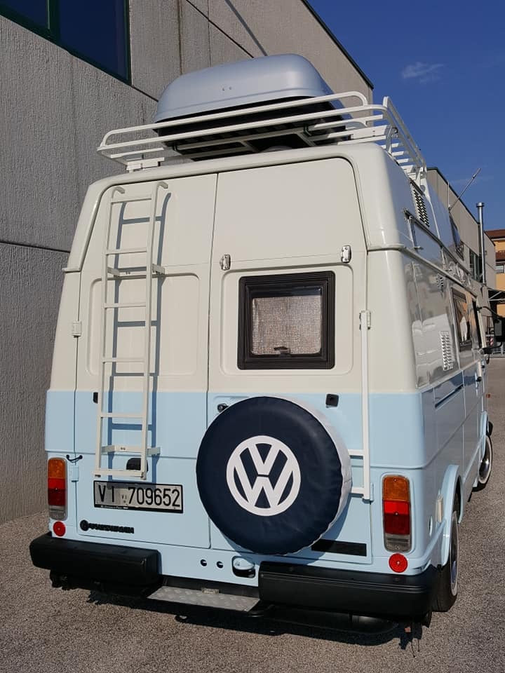 VOLKSWAGEN LT MK1 Wheel Carrier - RH