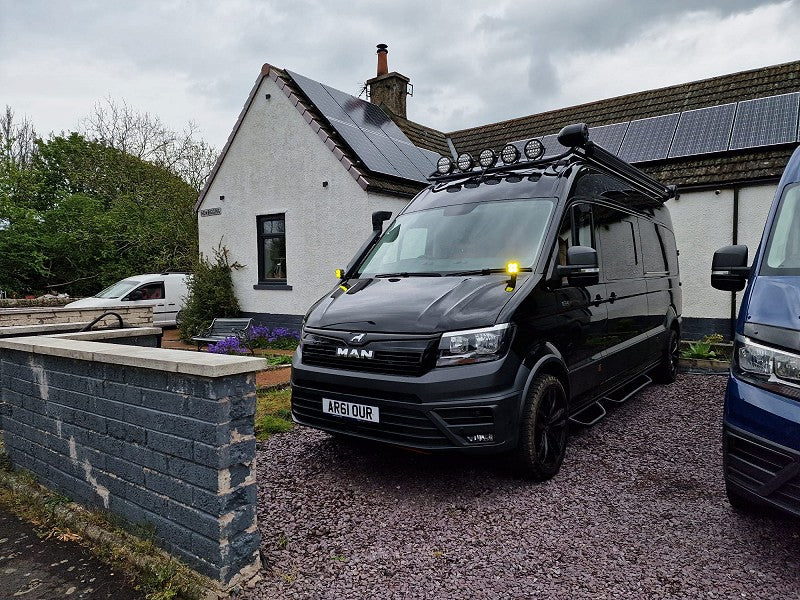 MAN TGE/Volkswagen Crafter 2018+ Halterungen für obere Motorhaubenleuchte