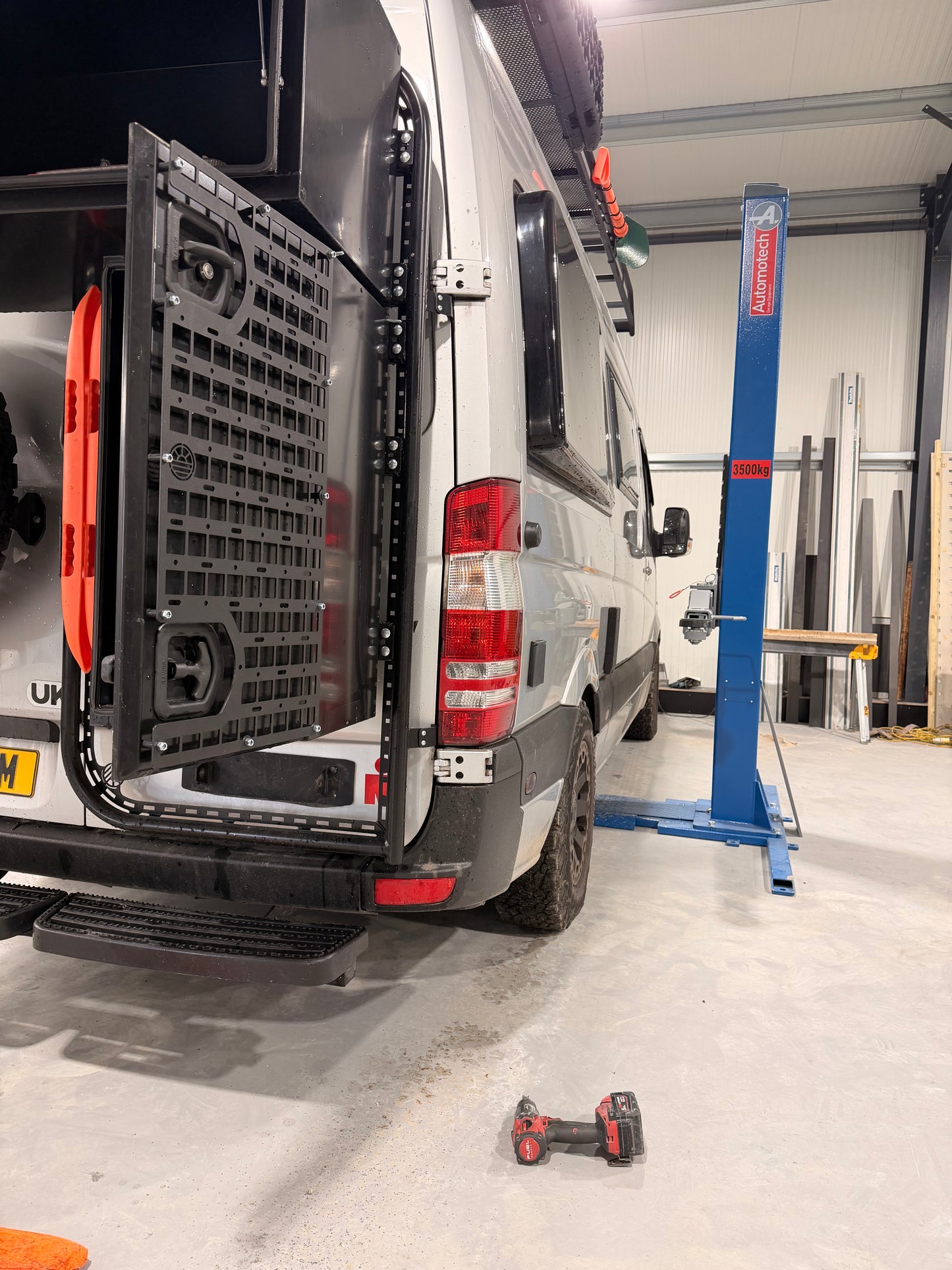 MERCEDES SPRINTER 907 - 2018+, VW CRAFTER 2018+ Modular Backrack - RH